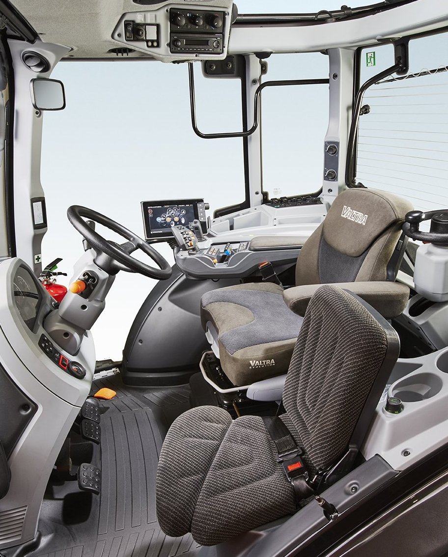 Valtra interior